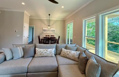 Nebo House | The Overlook at Lake James