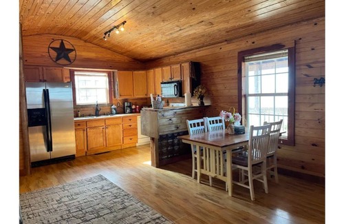 Dunlap Cabin | The Overlook Cabin: Breath-taking Views & King Bed