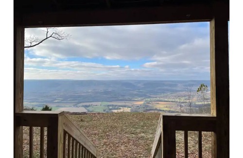 Dunlap Cabin | The Overlook Cabin: Breath-taking Views & King Bed