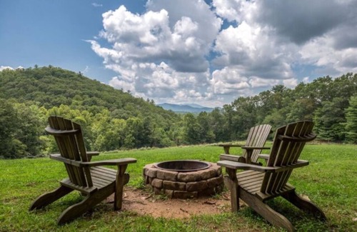 Springmaid Mountain Cabin | The Overlook - Sleeps 6