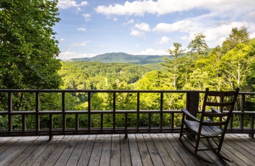 Springmaid Mountain Cabin | The Overlook - Sleeps 6
