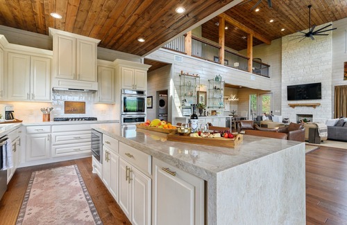Pickens Cabin | The Overlook w/Outdoor Pool, EV Outlet, Unbelievable Views, Pickleball