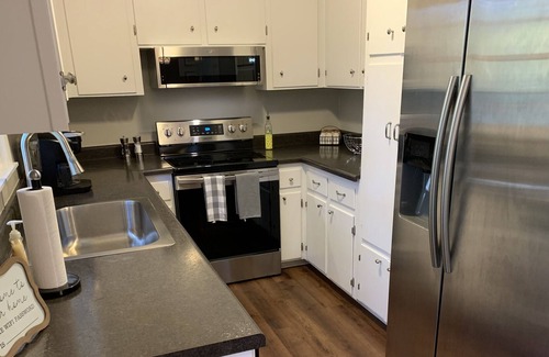 Dothan House | The Owl and Magnolia-Entire house-quiet neighborhood