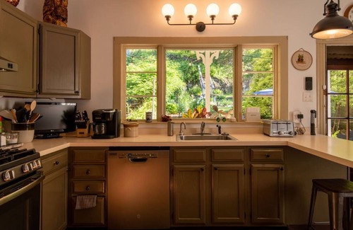 Jim Thorpe House | The Owl House on Broadway – Historic Home with 3 King Bedrooms and 3.5 Baths