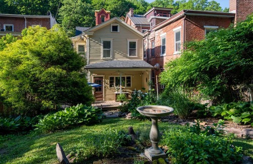 Jim Thorpe House | The Owl House on Broadway – Historic Home with 3 King Bedrooms and 3.5 Baths