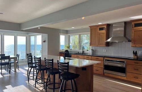 Holland House | The Owl's Nest- Holland Beach House, private beach, remote work ready
