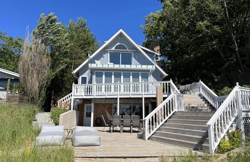 Holland House | The Owl's Nest- Holland Beach House, private beach, remote work ready