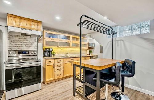 Northwest Calgary House | The Owlet NWCalgary QueenBD PrivateSuite
