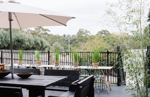Hepburn Springs House | The Oxford ~ Hepburn Springs/Daylesford ~ Sleeps 24