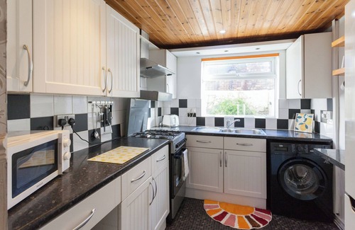 Liverpool House | The Oxton Club | Pool table and games room | Sleeps 9