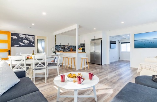 Anna Bay House | The Pacific Pearl,16 Pacific Avenue, Anna Bay - pet friendly, air con