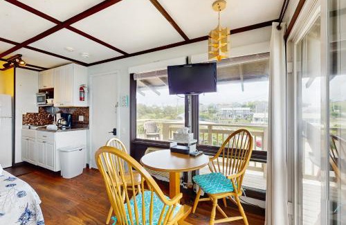 North Truro Hotel | The Pagoda Perch