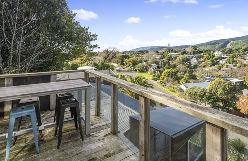 Raumati South House | THE PAINTBOX - RAUMATI SOUTH HOLIDAY HOME in Raumati South