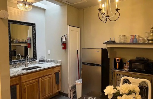 Roswell Apartment | The Palace Cottage w/private Hot tub