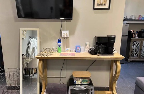 Roswell Apartment | The Palace Cottage w/private Hot tub