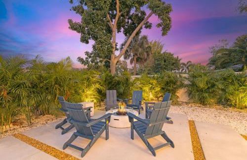 Arlington Park House | The Palace on Clematis – Siesta Key Vacation Home with Large Pool, Firepit & Great Location
