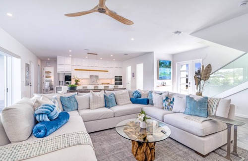 Arlington Park House | The Palace on Clematis – Siesta Key Vacation Home with Large Pool, Firepit & Great Location