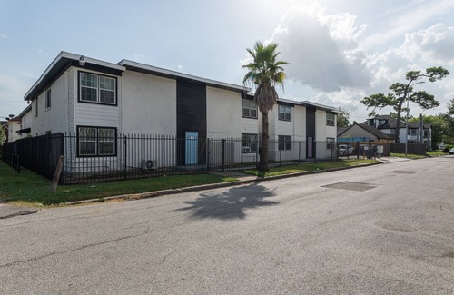MacGregor Apartment | The Palm Flats 02! Zoo! Museums! Medical Center!