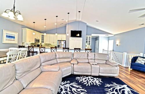 Windy Hill House | The Palm Luxury Beach House with Pool Top Location