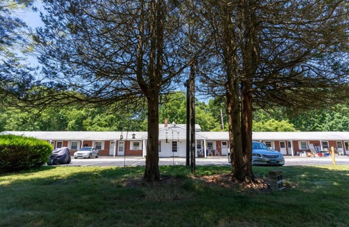 Old Mystic Apartment | The Palmer Studio · Near Mystic, Casinos + USCGA