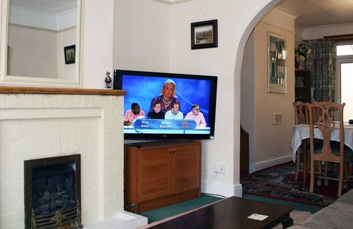 Taunton House | The Palms - a pleasant and spacious holiday home for 8 - 10.