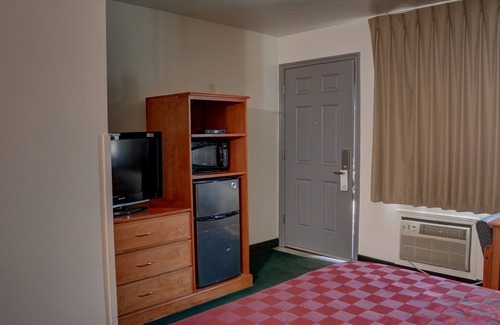 Overlook Hotel | The Palms Motel