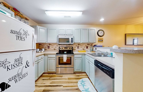 Rehoboth Beach Condo | The Palms water-view condo near beach with outdoor pool, streaming, balcony, AC