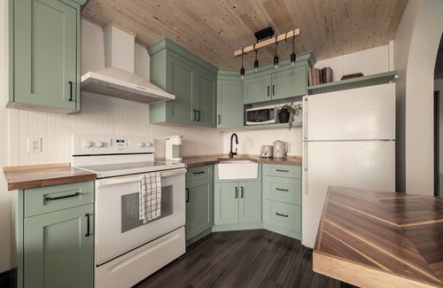 Bankview Apartment | The Palomino