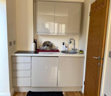 Crawley Apartment | The Paradise Retreat