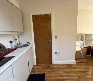 Crawley Apartment | The Paradise Retreat
