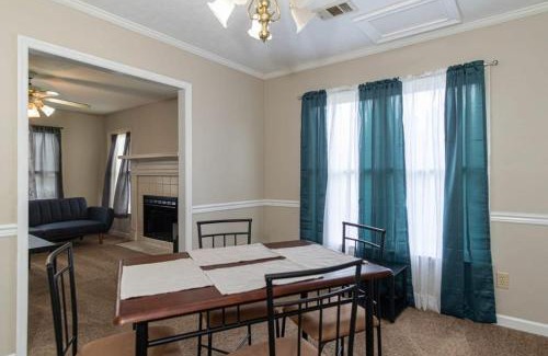 Columbus House | The Parkside Townhome Updated, Smoking Allowed