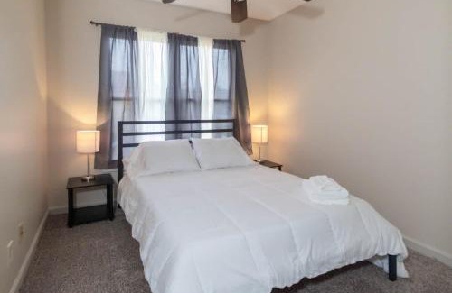 Columbus House | The Parkside Townhome Updated, Smoking Allowed