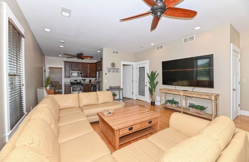 Historic Downtown Racine Apartment | The Party on 6th!
