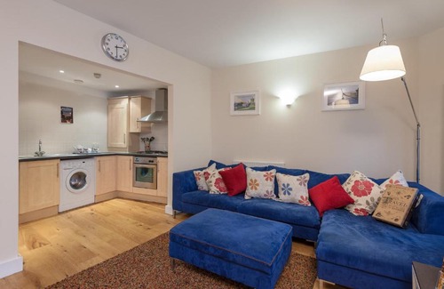 Bonnington Apartment | The Patriothall Residence
