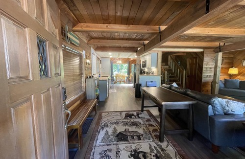 Paradise Estates Cabin | The Peace of Paradise Cabin 5 mi from the Nisqually entrance to Mt.Rainier