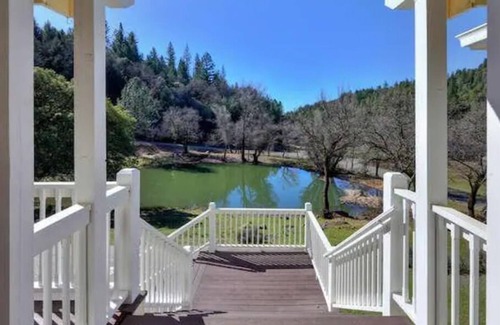 Colfax House | The Peaceful Pond Retreat