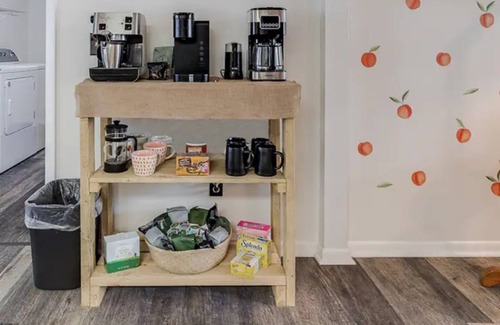 Pooler House | "The Peach" Family Friendly Oasis Pets Welcome