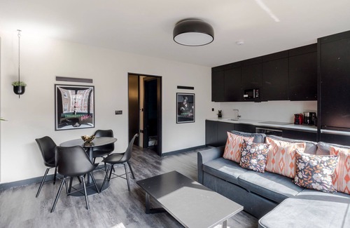 Soho Apartment | The Peaches & Cream - Soho - by Frankie Says