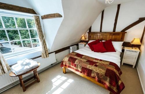 Chelsworth Hotel | The Peacock Inn