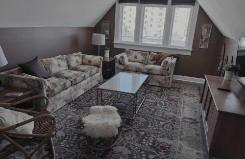 Mount Washington Apartment | The Peak Mt Washington - Large 2bd Apt w A View