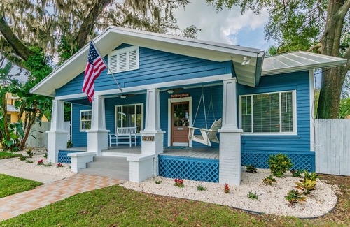 Dade City House | The Penny House - Newly Updated 1925 Bungalow - Downtown Location! Event Ready!