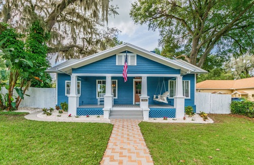 Dade City House | The Penny House - Newly Updated 1925 Bungalow - Downtown Location! Event Ready!