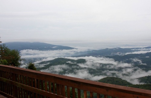 Little Switzerland Cabin | The Perch Cabin with Hot tub. Uncomparible Panoramic view!