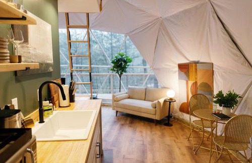 Campton House | "The Perch" Elevated Woodsy Modern Stay w/Hot Tub