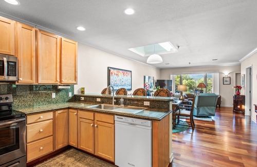 Carbondale Condo | The Perch on Main | Top Floor D/T Carbondale Condo