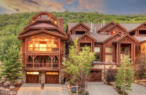 Deer Valley Villa | The Perch Park City - Magnificent 6 BR House With Views, Elevator, Game Room, Hot Tub