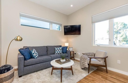 Berkeley House | The Peregrine Rooftop Deck Mtn View Sleeps 4
