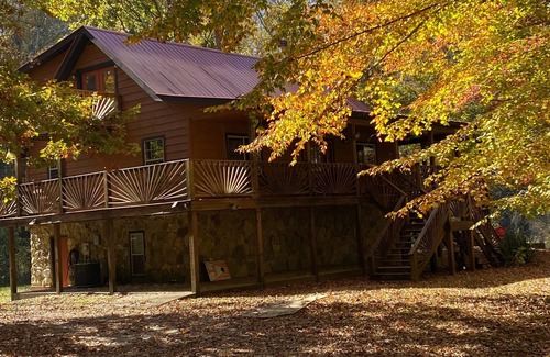 Byrdstown House | The perfect autumn getaway fire pit, hiking msg for fall discounts