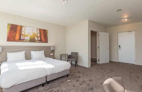 Deurne Hotel | The Perfect Balance of Forest Peace and Historic Charm! Onsite Dining!