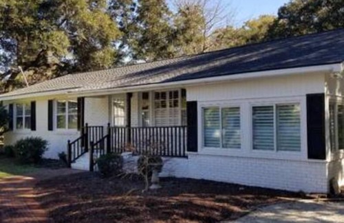 North Litchfield Beach House | The Perfect Beach Getaway! - Southern Comfort